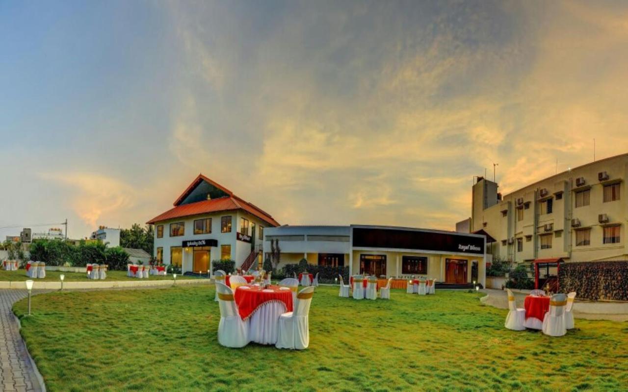 Hotel Kalyani Mysore Buitenkant foto