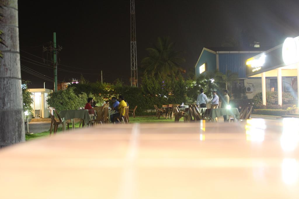 Hotel Kalyani Mysore Buitenkant foto