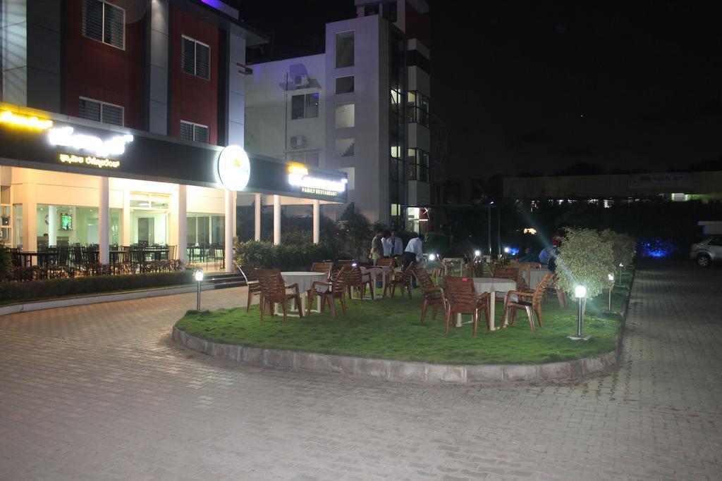 Hotel Kalyani Mysore Buitenkant foto