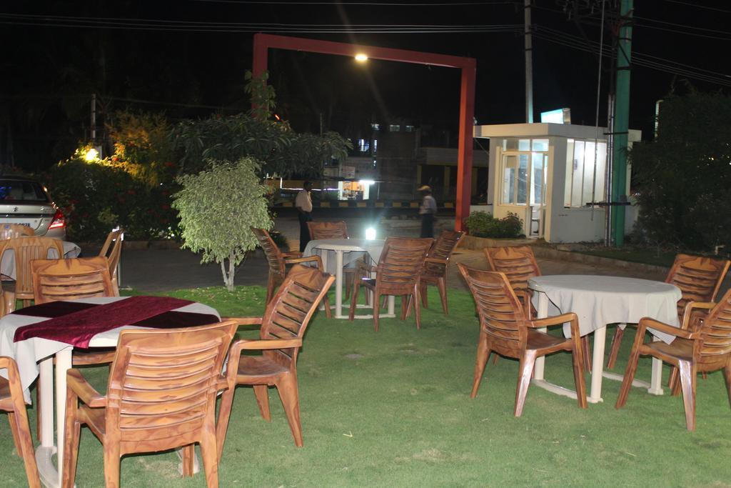 Hotel Kalyani Mysore Buitenkant foto