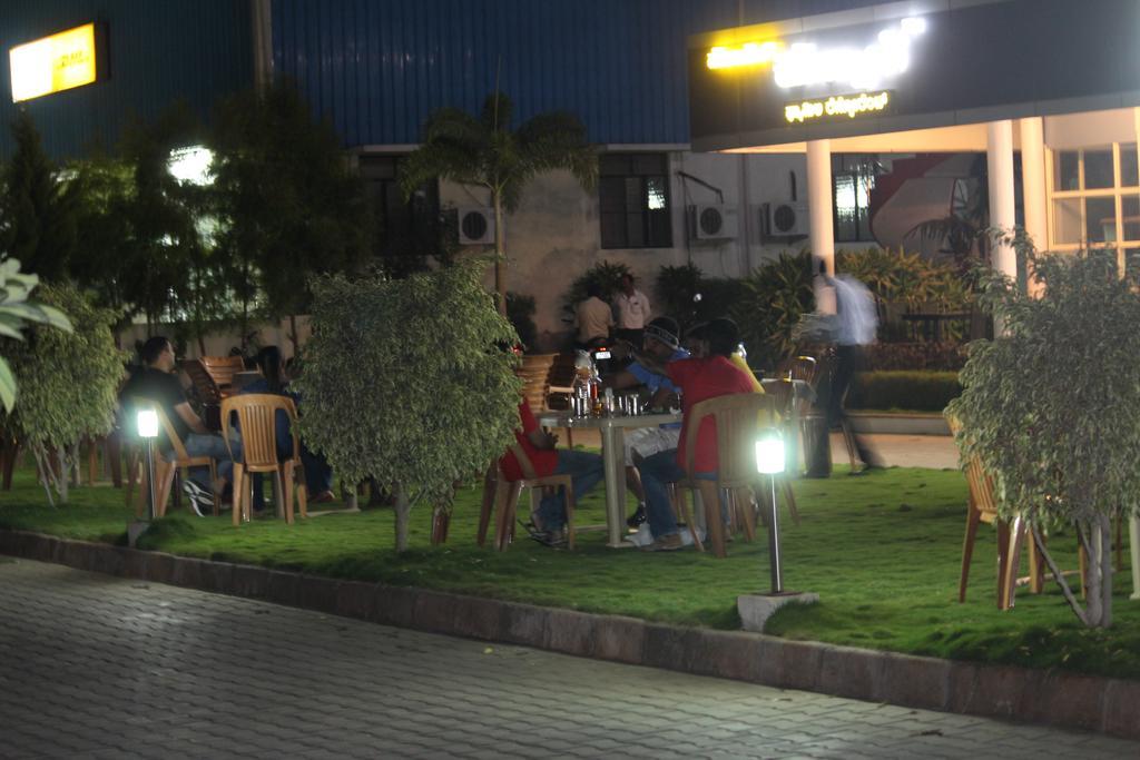 Hotel Kalyani Mysore Buitenkant foto